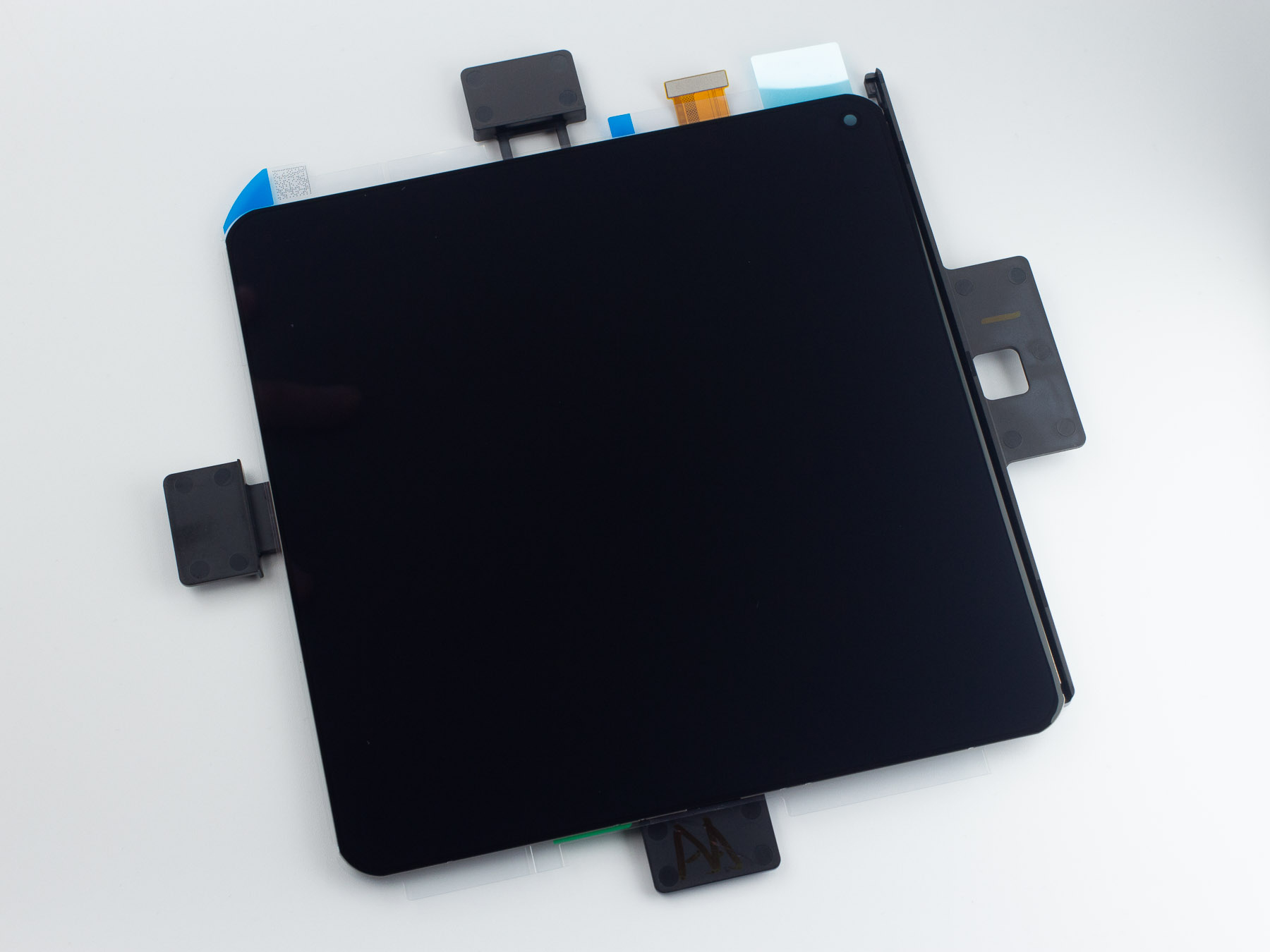 Дисплей Google Pixel 10 Pro Fold внутренний